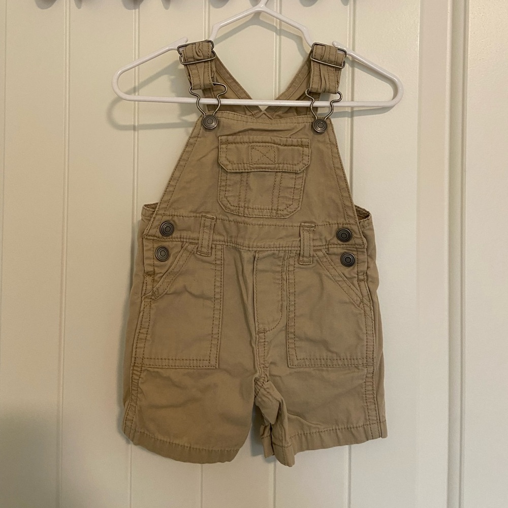 EUC Carter’s baby unisex‎ tan khaki short overalls 6 months
